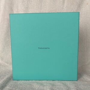 Tiffany & Co. Authentic Box with Original Tiffany logo Tissue Paper